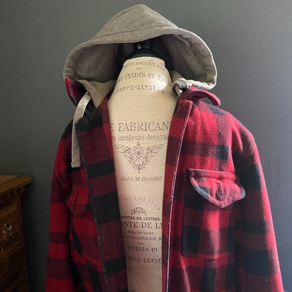 American Eagle Outfitters Black and Red Checkered Flannel Jacket sz M - Picture 2 of 8